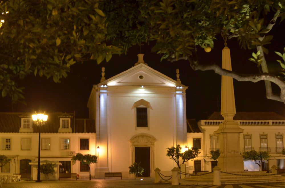 Igreja - Kościół na rynku w Vila Real de Sao Antonio
